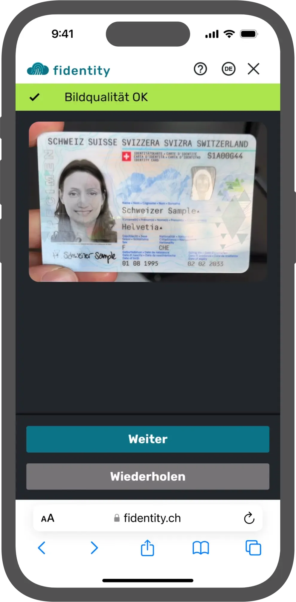 Mockup des fidentity-Identifikationsprozesses, bei dem eine ID-Karte mit einem Smartphone gescannt wird.