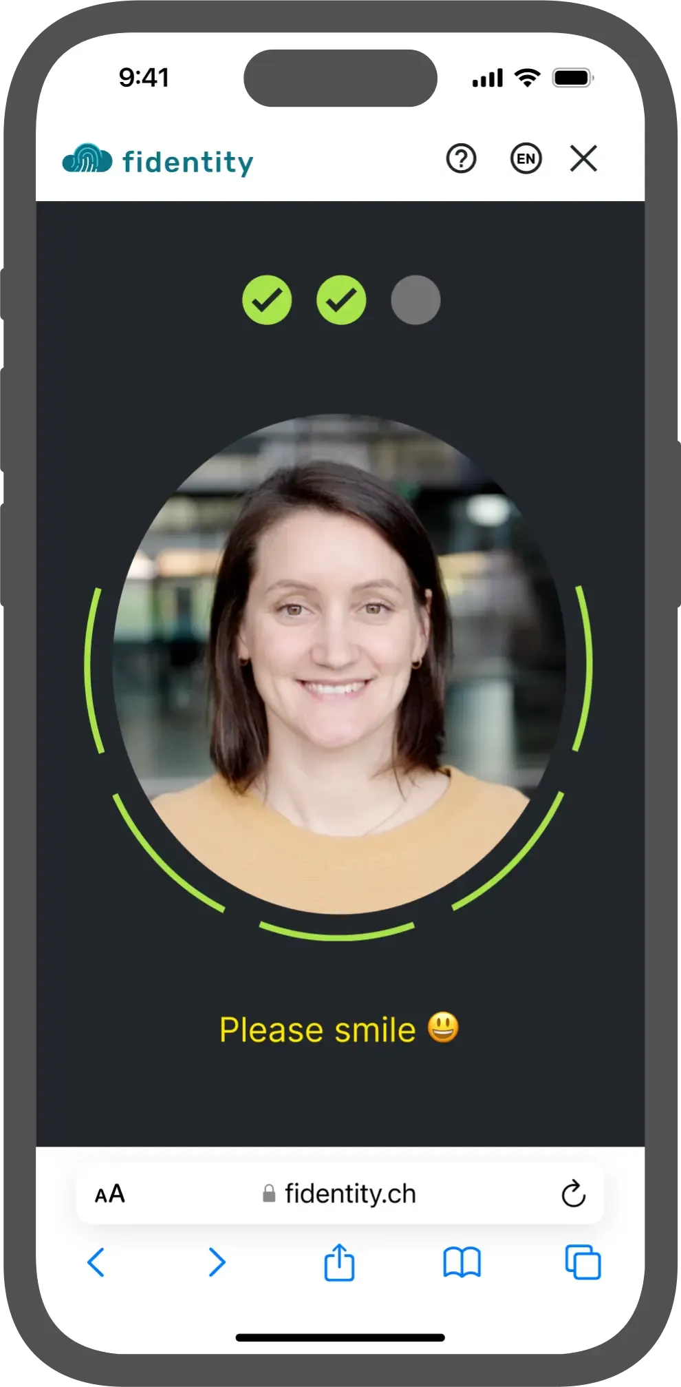 Mockup of the fidentity simpleSIGN process, prompting the user to smile.